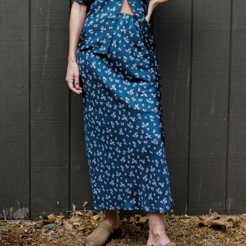 CIAO LUCIA
Concetta Printed Silk Twill Skirt In Navy Multi Size S